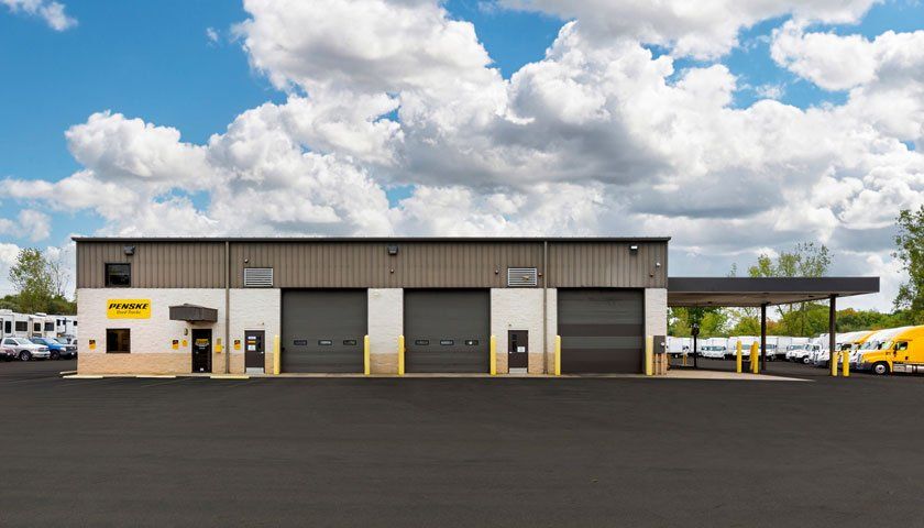 Penske Used Truck Center - Akron