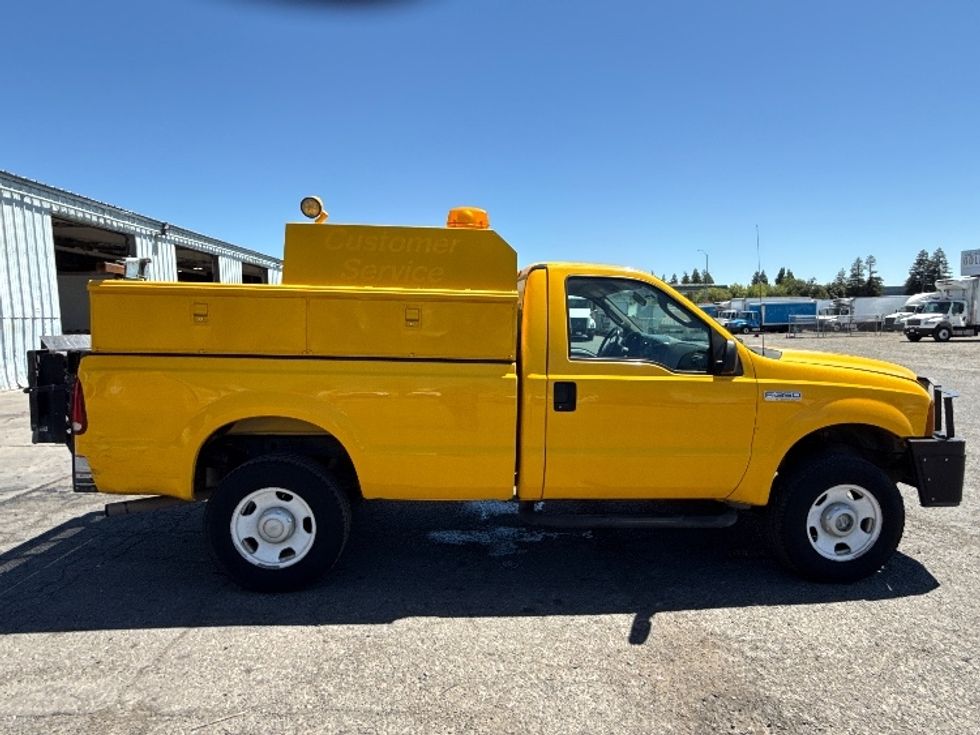 Pickup Truck-Light and Medium Duty Trucks-Ford-2006-F350-West Sacramento-CA-169,335\n\t\tmiles-$ 15,000 - Image 15