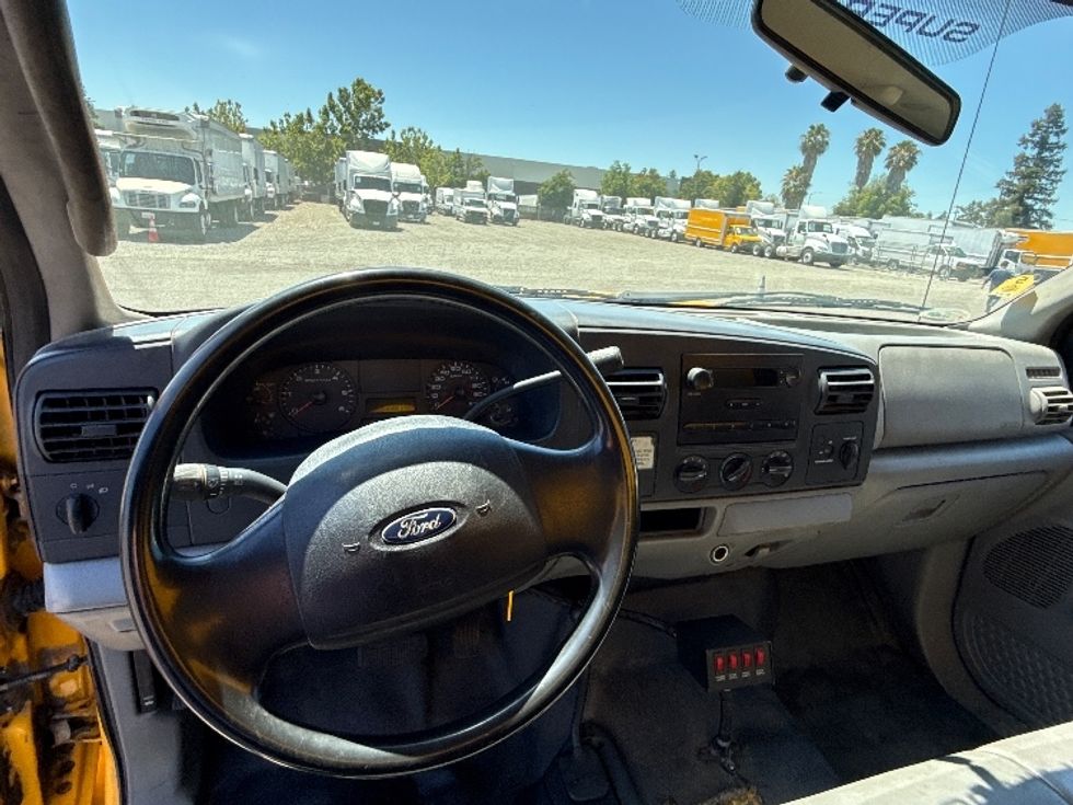 Pickup Truck-Light and Medium Duty Trucks-Ford-2006-F350-West Sacramento-CA-169,335\n\t\tmiles-$ 15,000 - Image 17