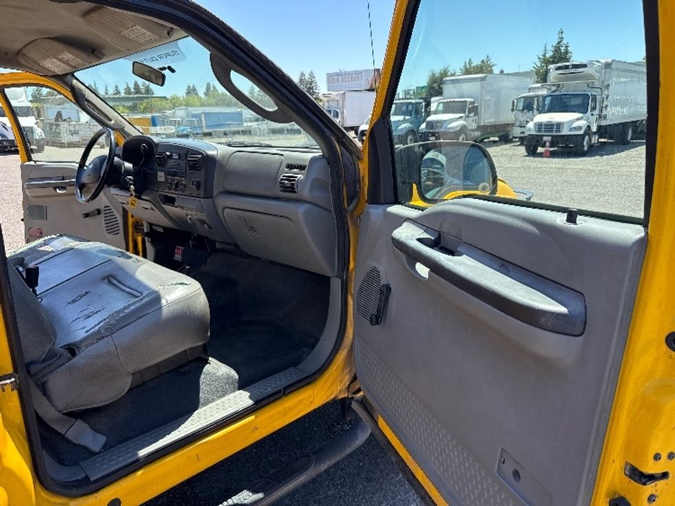 Pickup Truck-Light and Medium Duty Trucks-Ford-2006-F350-West Sacramento-CA-169,335\n\t\tmiles-$ 15,000 - Image 19