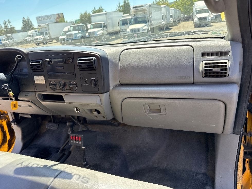 Pickup Truck-Light and Medium Duty Trucks-Ford-2006-F350-West Sacramento-CA-169,335\n\t\tmiles-$ 15,000 - Image 20