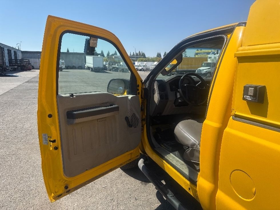 Pickup Truck-Light and Medium Duty Trucks-Ford-2008-F350-West Sacramento-CA-106,442\n\t\tmiles-$ 9,000 - Image 13