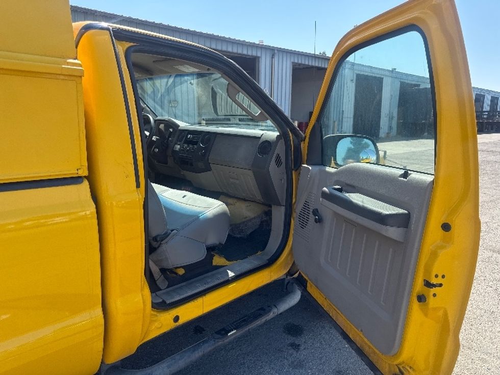Pickup Truck-Light and Medium Duty Trucks-Ford-2008-F350-West Sacramento-CA-106,442\n\t\tmiles-$ 9,000 - Image 17
