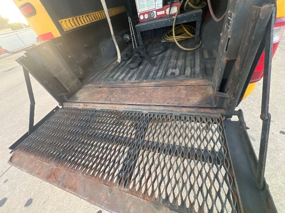 Pickup Truck-Light and Medium Duty Trucks-Ford-2015-F350-Allen Park-MI-80,071\n\t\tmiles-$ 17,000 - Image 10