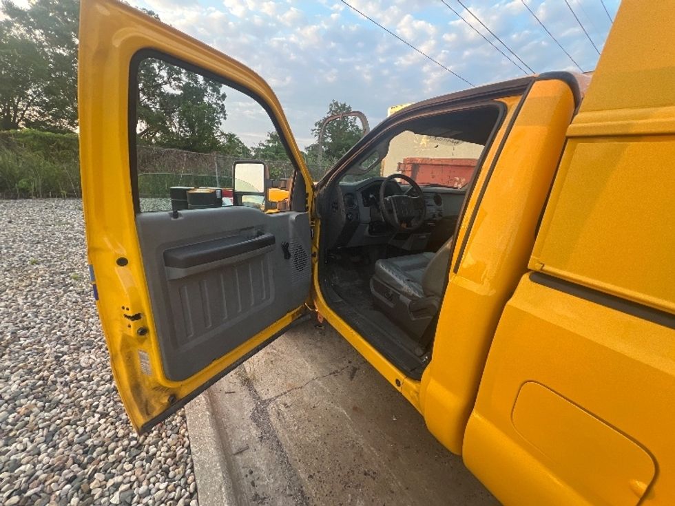 Pickup Truck-Light and Medium Duty Trucks-Ford-2015-F350-Allen Park-MI-80,071\n\t\tmiles-$ 17,000 - Image 16