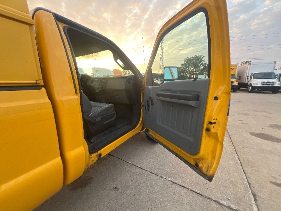 Pickup Truck-Light and Medium Duty Trucks-Ford-2015-F350-Allen Park-MI-80,071\n\t\tmiles-$ 17,000 - Image 20