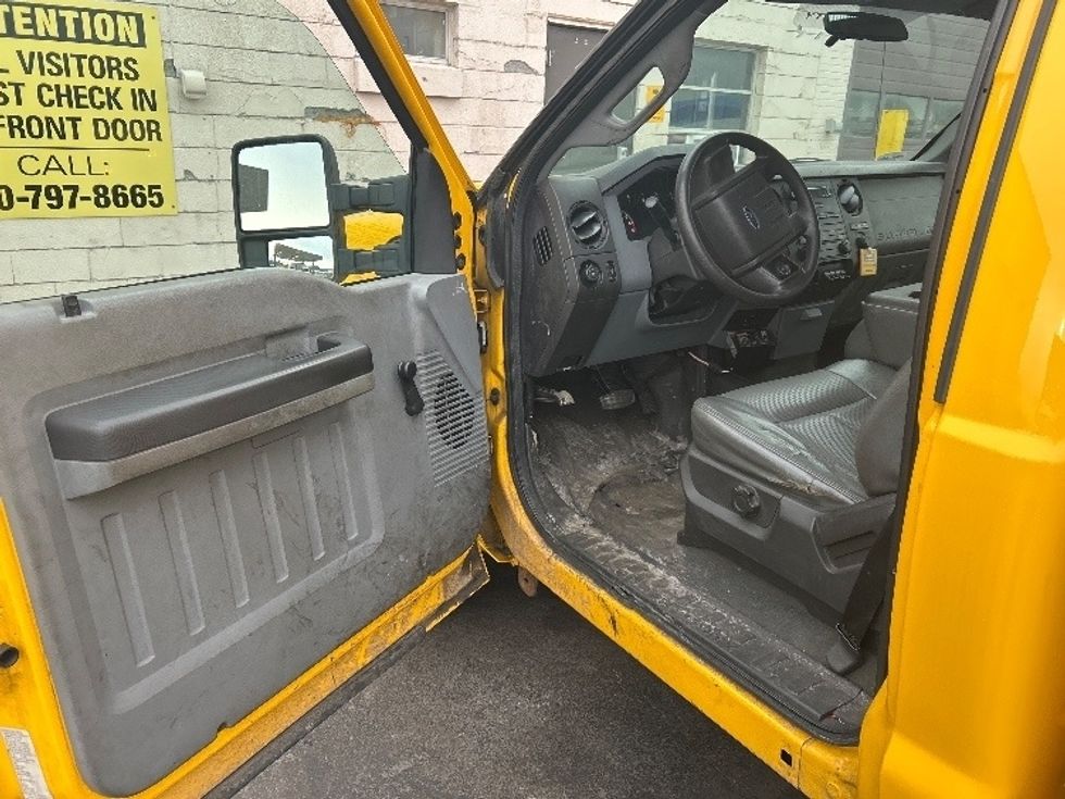 Pickup Truck-Light and Medium Duty Trucks-Ford-2015-F350-Allentown-PA-105,157\n\t\tmiles-$ 43,250 - Image 16