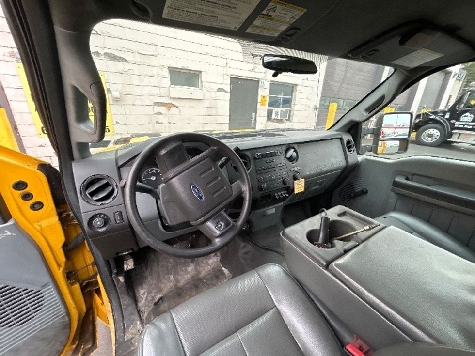 Pickup Truck-Light and Medium Duty Trucks-Ford-2015-F350-Allentown-PA-105,157\n\t\tmiles-$ 43,250 - Image 17