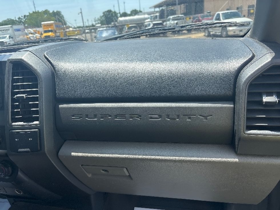 Pickup Truck-Light and Medium Duty Trucks-Ford-2020-F250-Houston-TX-139,375\n\t\tmiles-$ 32,000 - Image 17