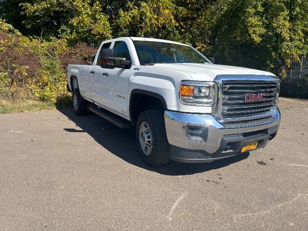 Pickup Truck-Light and Medium Duty Trucks-GMC-2019-SIERRA-Elmira-NY-15,227\n\t\tmiles-$ 42,800 - Image 1