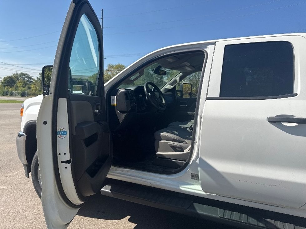 Pickup Truck-Light and Medium Duty Trucks-GMC-2019-SIERRA-Elmira-NY-15,227\n\t\tmiles-$ 42,800 - Image 12