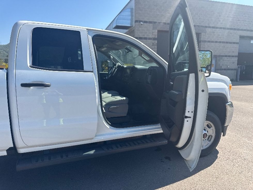 Pickup Truck-Light and Medium Duty Trucks-GMC-2019-SIERRA-Elmira-NY-15,227\n\t\tmiles-$ 42,800 - Image 19