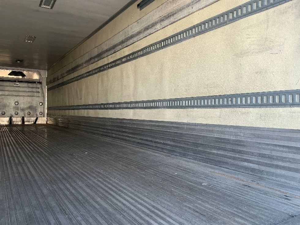 Refrigerated Trailer-Semi Trailers-Utility-2015-Trailer-Orlando-FL-910,192\n\t\tmiles-$ 15,500 - Image 10