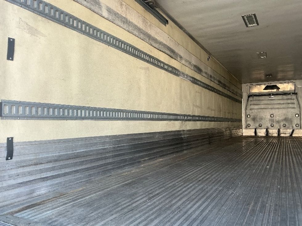 Refrigerated Trailer-Semi Trailers-Utility-2015-Trailer-Orlando-FL-910,192\n\t\tmiles-$ 15,500 - Image 9