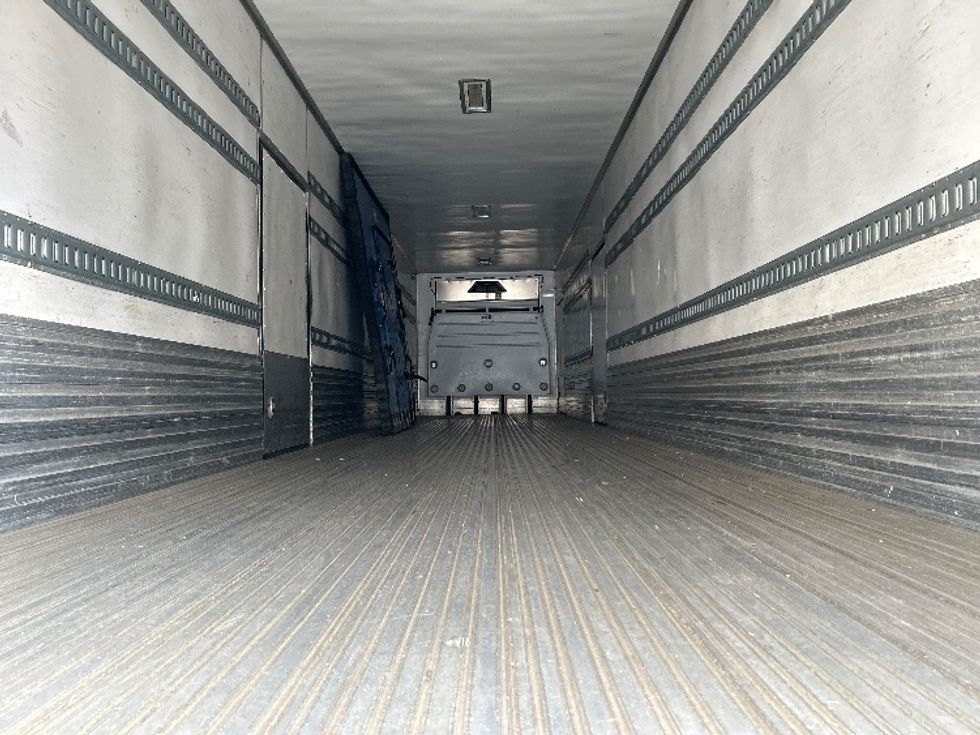Refrigerated Trailer-Semi Trailers-Utility-2016-Trailer-Fitchburg-MA-368,591\n\t\tmiles-$ 20,750 - Image 11