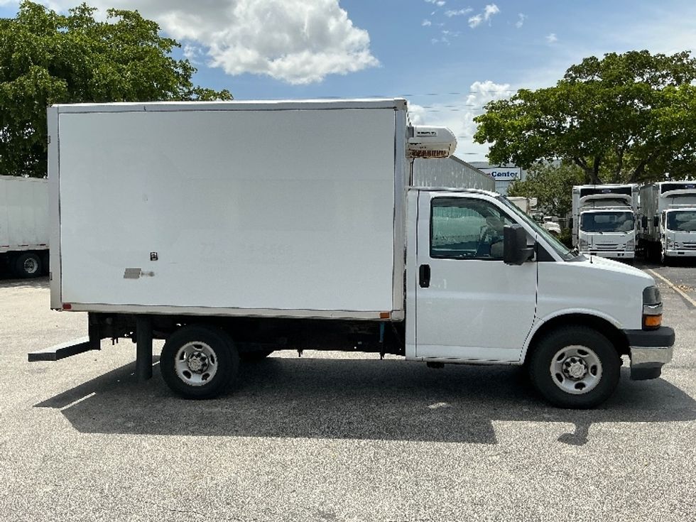 Refrigerated Truck-Light and Medium Duty Trucks-Chevrolet-2020-G33803-Riviera Beach-FL-251,332\n\t\tmiles-$ 11,750 - Image 15