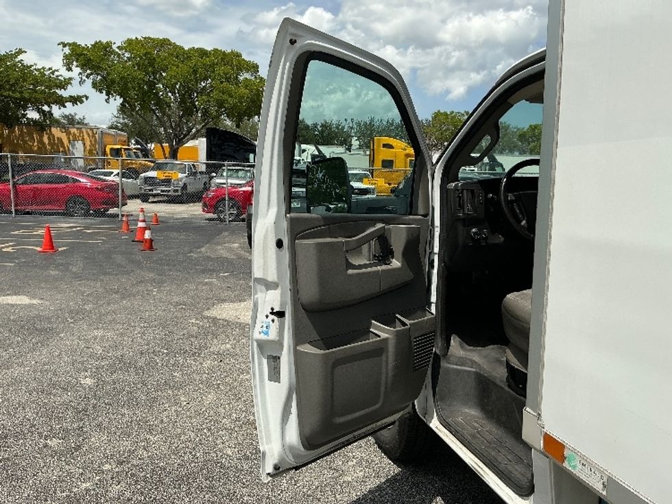 Refrigerated Truck-Light and Medium Duty Trucks-Chevrolet-2020-G33803-Riviera Beach-FL-251,332\n\t\tmiles-$ 11,750 - Image 16