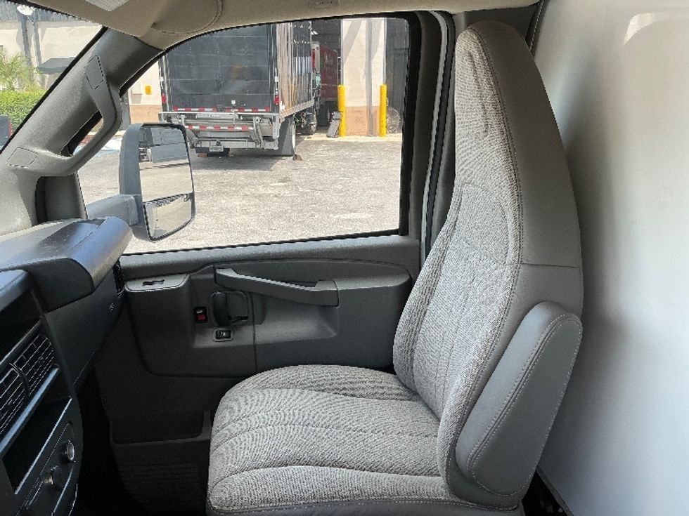 Refrigerated Truck-Light and Medium Duty Trucks-Chevrolet-2020-G33803-Riviera Beach-FL-251,332\n\t\tmiles-$ 11,750 - Image 19