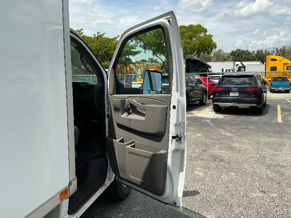Refrigerated Truck-Light and Medium Duty Trucks-Chevrolet-2020-G33803-Riviera Beach-FL-251,332\n\t\tmiles-$ 11,750 - Image 20