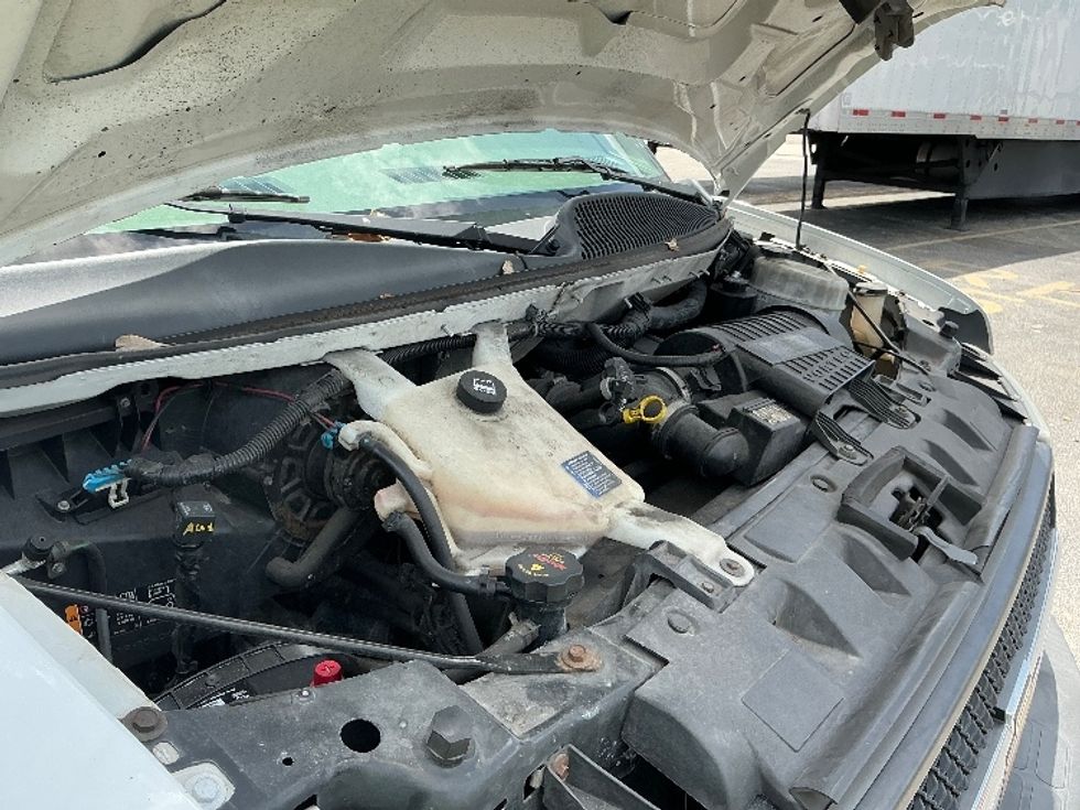 Refrigerated Truck-Light and Medium Duty Trucks-Chevrolet-2020-G33803-Riviera Beach-FL-251,332\n\t\tmiles-$ 11,750 - Image 23