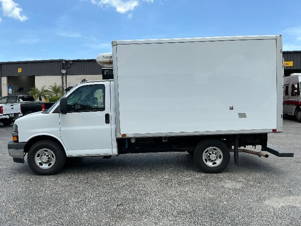 Refrigerated Truck-Light and Medium Duty Trucks-Chevrolet-2020-G33803-Riviera Beach-FL-251,332\n\t\tmiles-$ 11,750 - Image 4