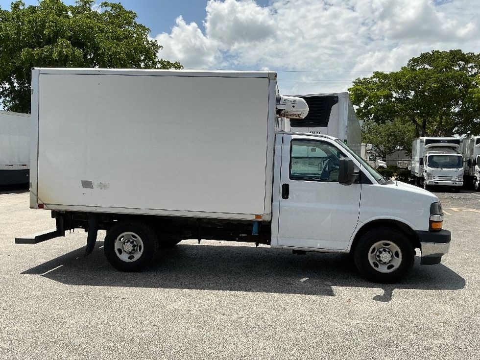 Refrigerated Truck-Light and Medium Duty Trucks-Chevrolet-2021-G33803-Riviera Beach-FL-130,910\n\t\tmiles-$ 25,750 - Image 15