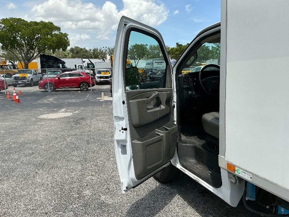 Refrigerated Truck-Light and Medium Duty Trucks-Chevrolet-2021-G33803-Riviera Beach-FL-130,910\n\t\tmiles-$ 25,750 - Image 16