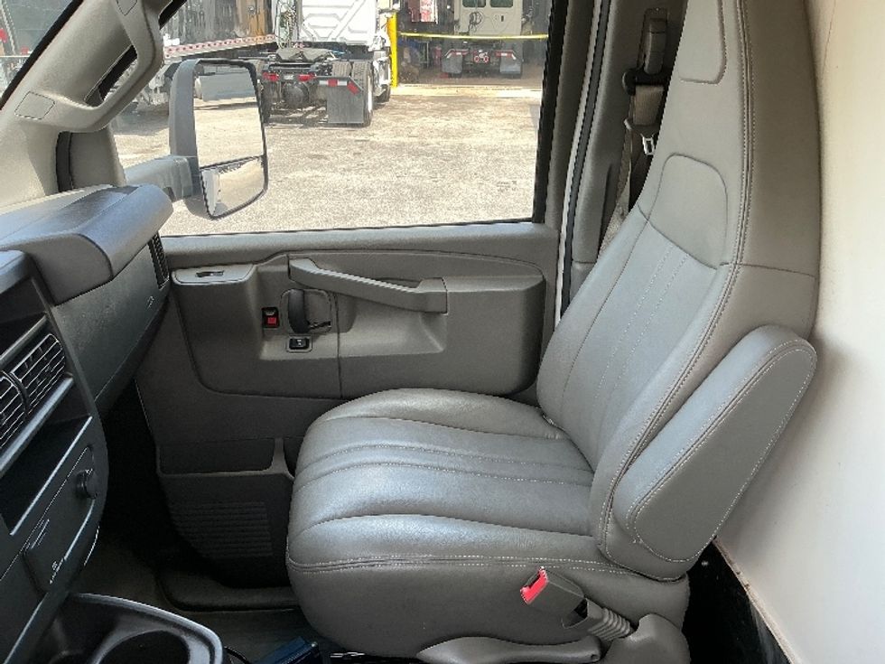 Refrigerated Truck-Light and Medium Duty Trucks-Chevrolet-2021-G33803-Riviera Beach-FL-130,910\n\t\tmiles-$ 25,750 - Image 19