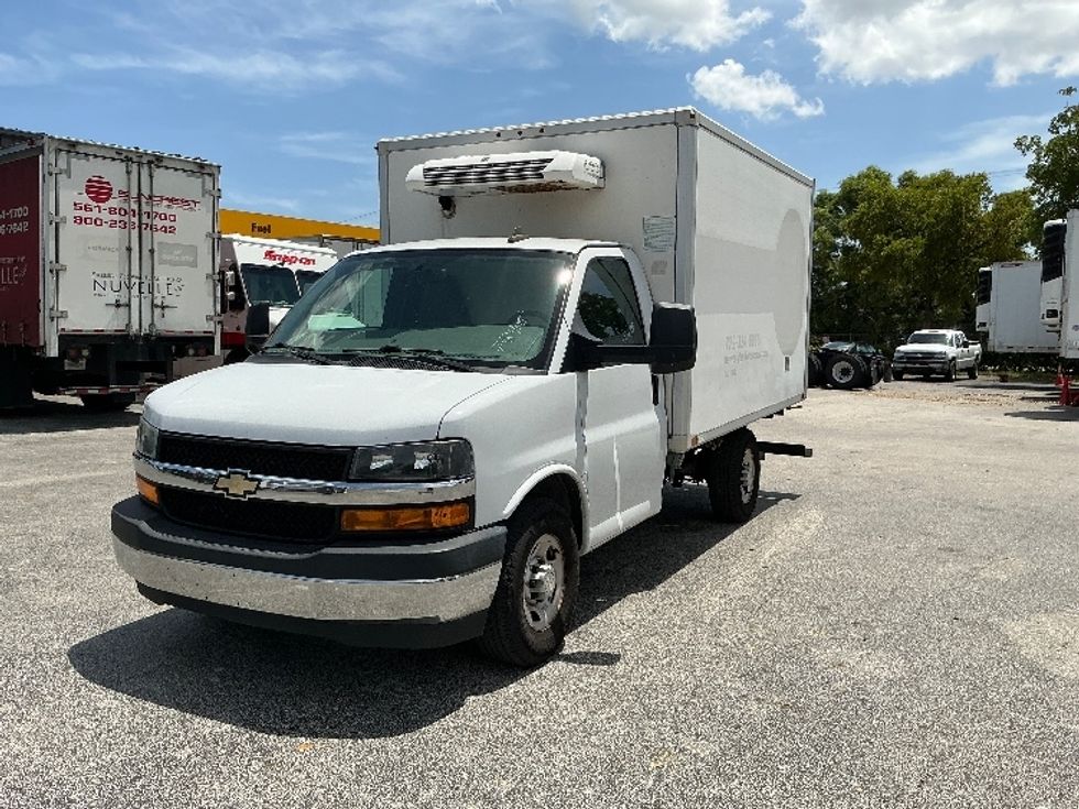 Refrigerated Truck-Light and Medium Duty Trucks-Chevrolet-2021-G33803-Riviera Beach-FL-130,910\n\t\tmiles-$ 25,750 - Image 3