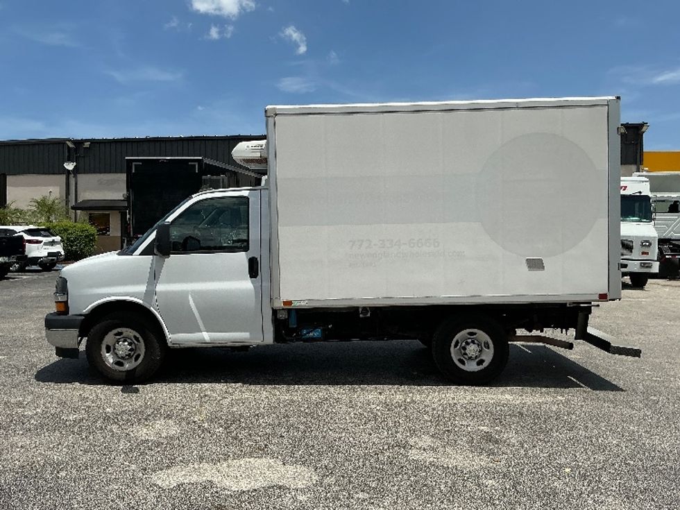 Refrigerated Truck-Light and Medium Duty Trucks-Chevrolet-2021-G33803-Riviera Beach-FL-130,910\n\t\tmiles-$ 25,750 - Image 4