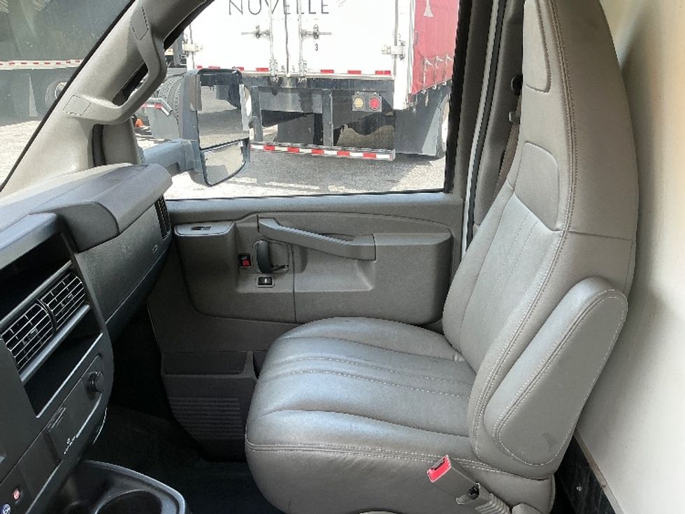 Refrigerated Truck-Light and Medium Duty Trucks-Chevrolet-2021-G33803-Riviera Beach-FL-153,583\n\t\tmiles-$ 22,750 - Image 19