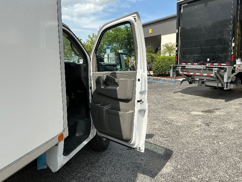 Refrigerated Truck-Light and Medium Duty Trucks-Chevrolet-2021-G33803-Riviera Beach-FL-153,583\n\t\tmiles-$ 22,750 - Image 20