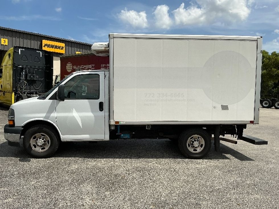 Refrigerated Truck-Light and Medium Duty Trucks-Chevrolet-2021-G33803-Riviera Beach-FL-153,583\n\t\tmiles-$ 22,750 - Image 4