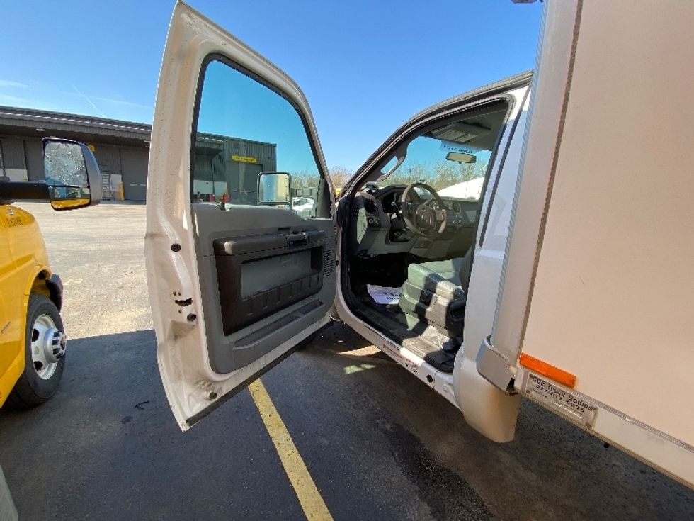 Refrigerated Truck-Light and Medium Duty Trucks-Ford-2016-F550-Zelienople-PA-241,020\n\t\tmiles-$ 11,000 - Image 15