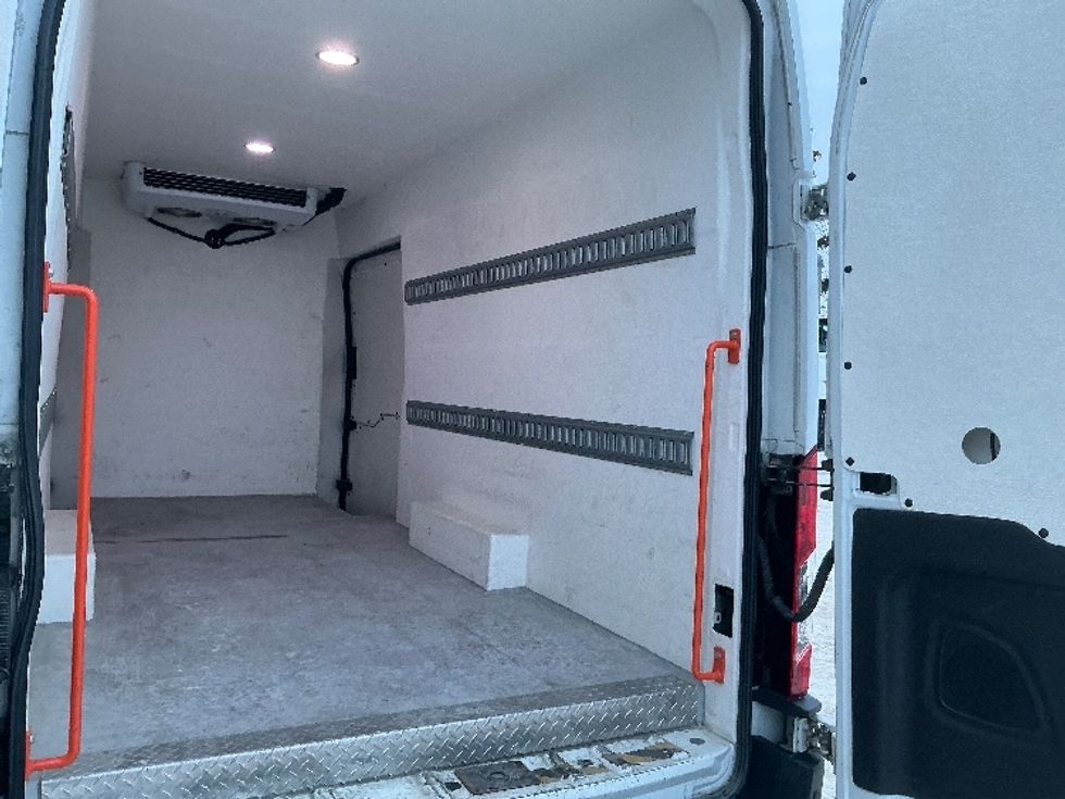 Refrigerated Truck-Light and Medium Duty Trucks-Ford-2017-Transit 350-Edmonton-AB-156,933\n\t\tkm-$ 32,750 - Image 11