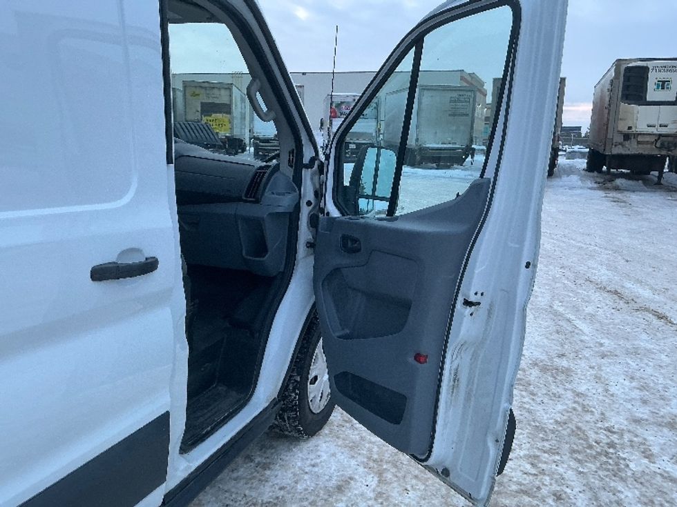 Refrigerated Truck-Light and Medium Duty Trucks-Ford-2017-Transit 350-Edmonton-AB-156,933\n\t\tkm-$ 32,750 - Image 16