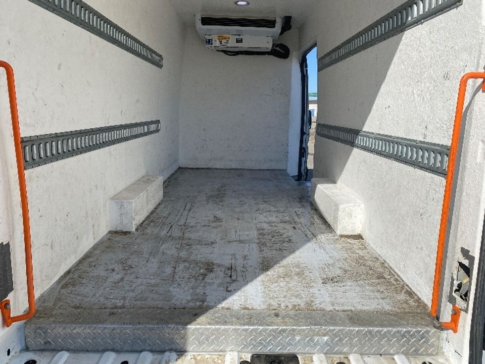 Refrigerated Truck-Light and Medium Duty Trucks-Ford-2017-Transit 350-Winnipeg-MB-306,465\n\t\tkm-$ 29,250 - Image 10