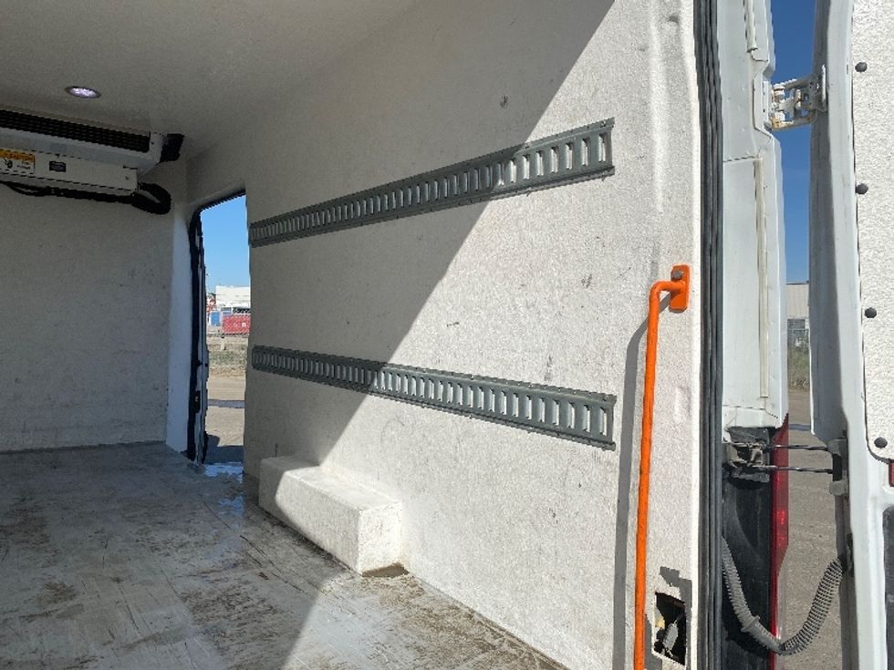 Refrigerated Truck-Light and Medium Duty Trucks-Ford-2017-Transit 350-Winnipeg-MB-306,465\n\t\tkm-$ 29,250 - Image 12