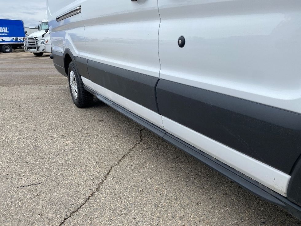 Refrigerated Truck-Light and Medium Duty Trucks-Ford-2017-Transit 350-Winnipeg-MB-306,465\n\t\tkm-$ 29,250 - Image 14