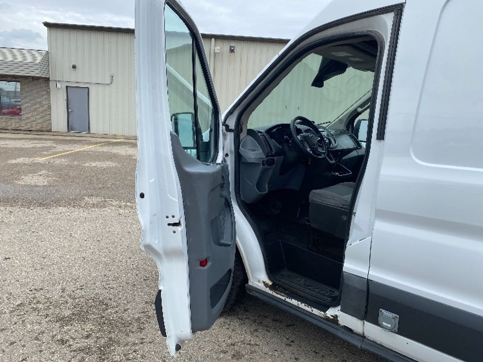 Refrigerated Truck-Light and Medium Duty Trucks-Ford-2017-Transit 350-Winnipeg-MB-306,465\n\t\tkm-$ 29,250 - Image 16