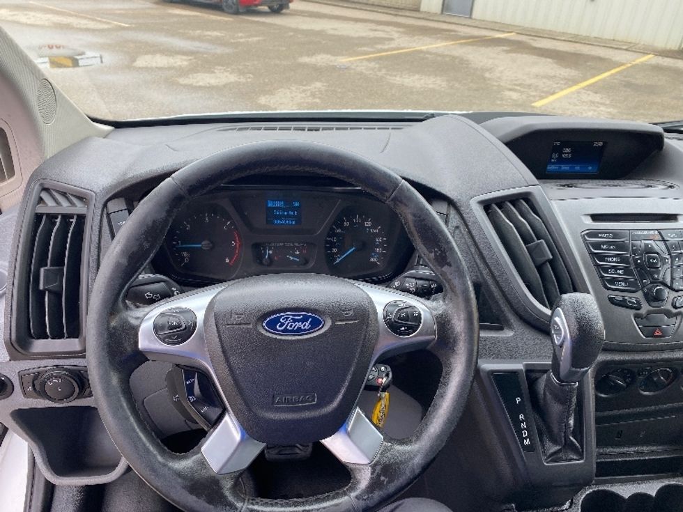 Refrigerated Truck-Light and Medium Duty Trucks-Ford-2017-Transit 350-Winnipeg-MB-306,465\n\t\tkm-$ 29,250 - Image 18