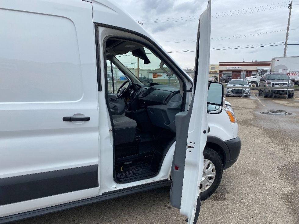 Refrigerated Truck-Light and Medium Duty Trucks-Ford-2017-Transit 350-Winnipeg-MB-306,465\n\t\tkm-$ 29,250 - Image 20