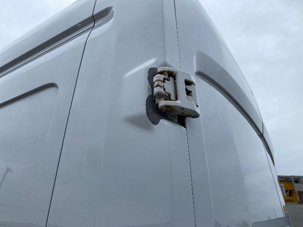 Refrigerated Truck-Light and Medium Duty Trucks-Ford-2017-Transit 350-Winnipeg-MB-306,465\n\t\tkm-$ 29,250 - Image 27