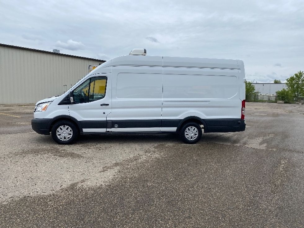 Refrigerated Truck-Light and Medium Duty Trucks-Ford-2017-Transit 350-Winnipeg-MB-306,465\n\t\tkm-$ 29,250 - Image 4