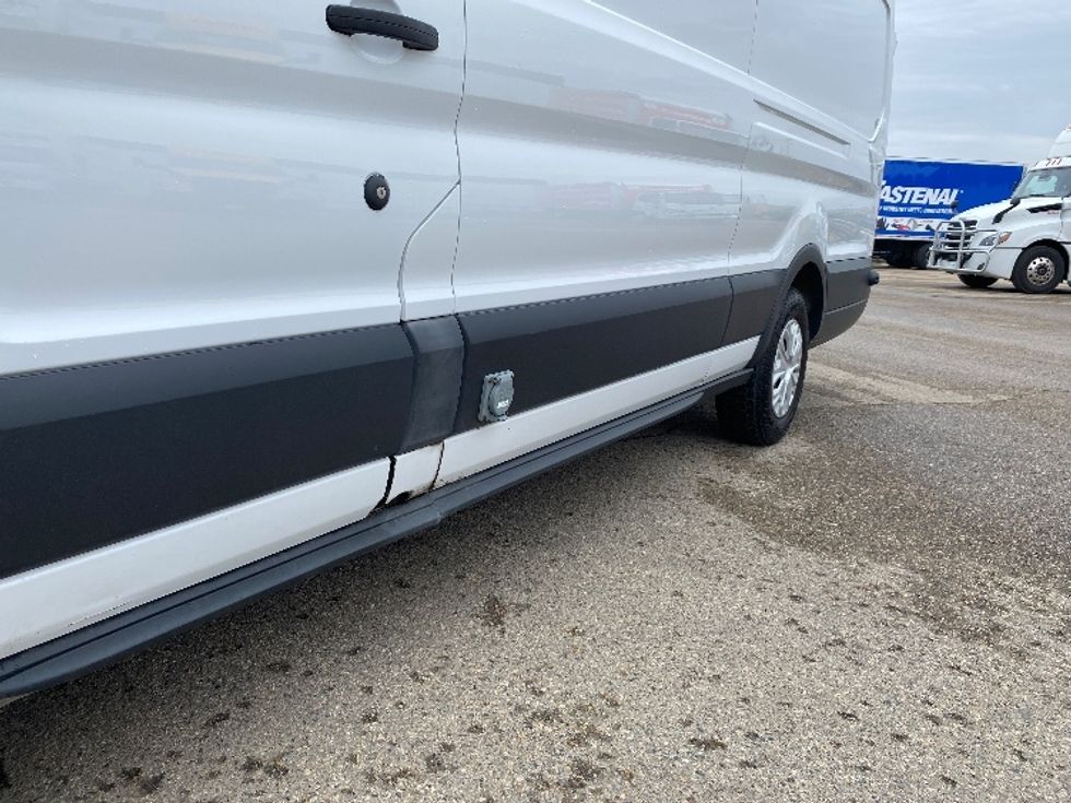 Refrigerated Truck-Light and Medium Duty Trucks-Ford-2017-Transit 350-Winnipeg-MB-306,465\n\t\tkm-$ 29,250 - Image 5