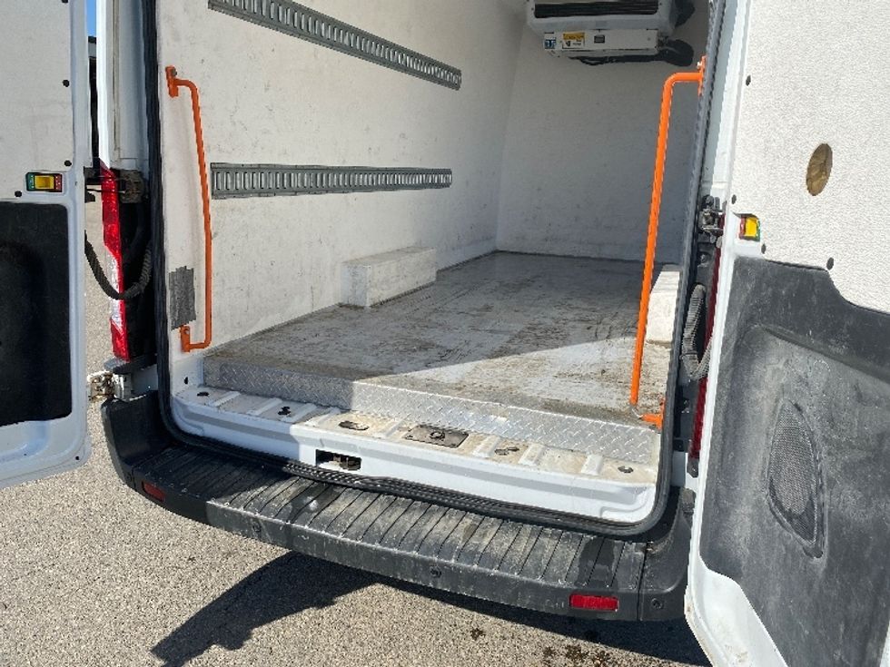 Refrigerated Truck-Light and Medium Duty Trucks-Ford-2017-Transit 350-Winnipeg-MB-306,465\n\t\tkm-$ 29,250 - Image 9