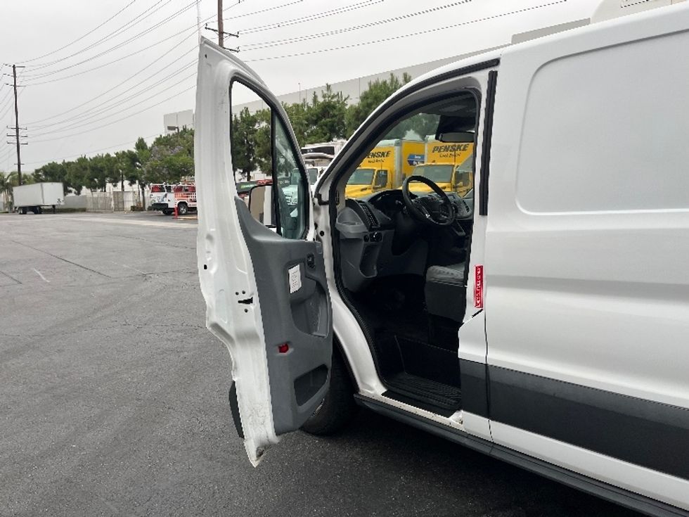 Refrigerated Truck-Light and Medium Duty Trucks-Ford-2018-Transit 250-Honolulu-HI-57,094\n\t\tmiles-$ 30,000 - Image 15