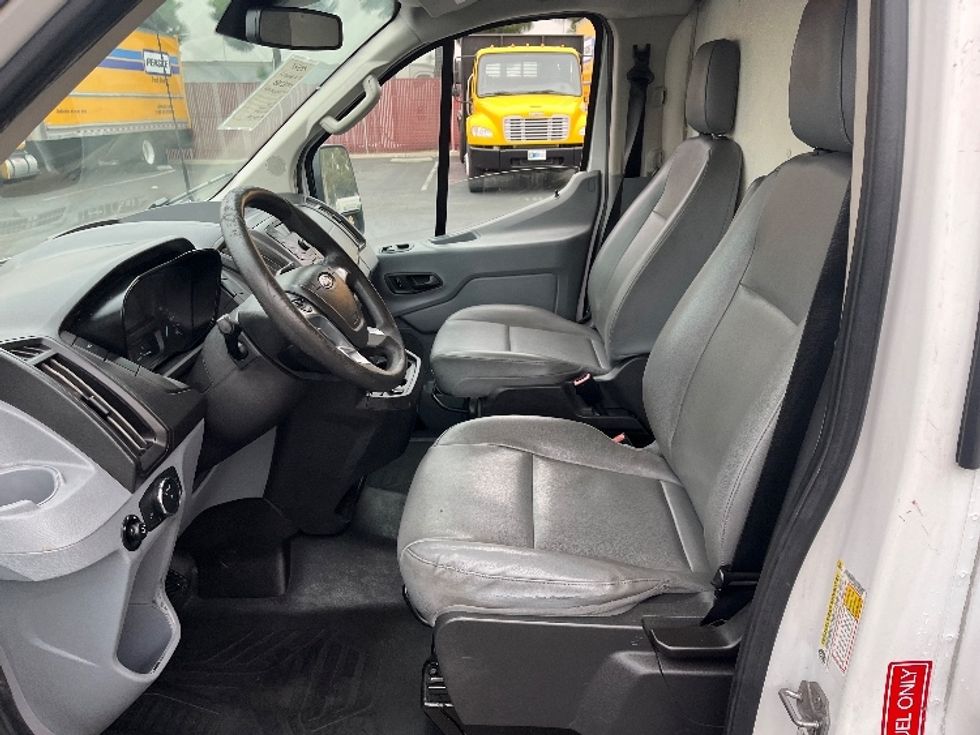 Refrigerated Truck-Light and Medium Duty Trucks-Ford-2018-Transit 250-Honolulu-HI-57,094\n\t\tmiles-$ 30,000 - Image 16