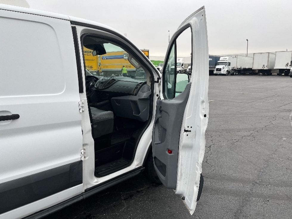 Refrigerated Truck-Light and Medium Duty Trucks-Ford-2018-Transit 250-Honolulu-HI-57,094\n\t\tmiles-$ 30,000 - Image 19