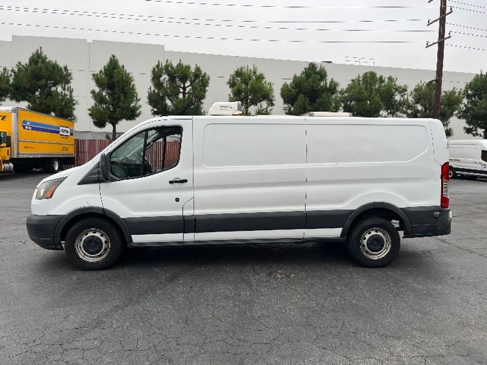 Refrigerated Truck-Light and Medium Duty Trucks-Ford-2018-Transit 250-Honolulu-HI-57,094\n\t\tmiles-$ 30,000 - Image 4